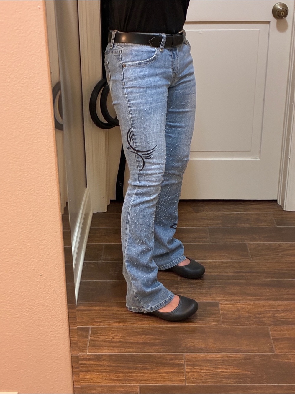 Women’s No Boundaries Distressed Shotgun Jeans w/Christian Hand Paintings, Size7 - Picture 12 of 16